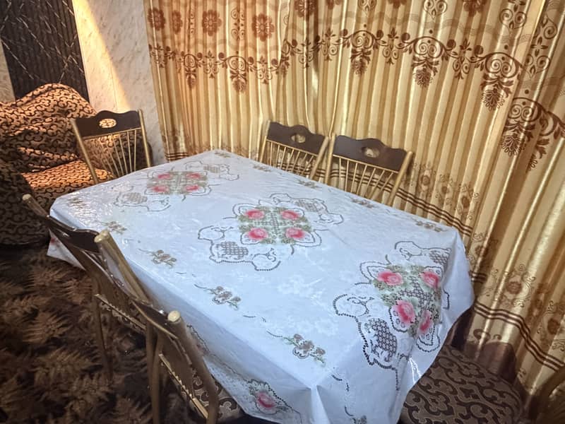 Dining table 0
