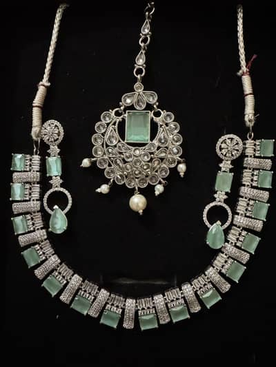 Emerald Green Zircon Jewellery Set – Used Once