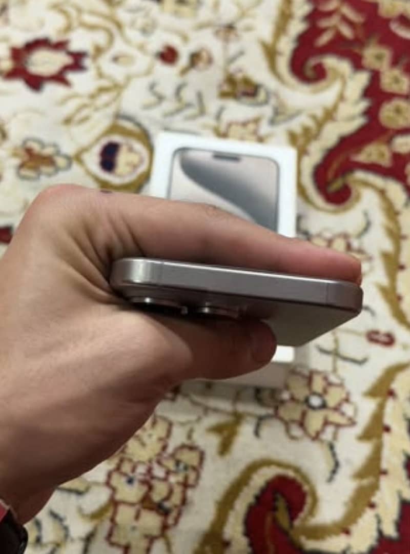 Apple iPhone 15 Pro Max 3
