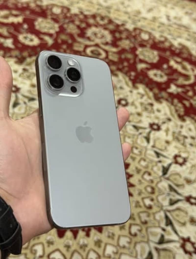 Apple iPhone 15 Pro Max 5