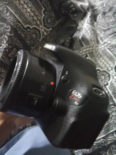 Canon Kiss X5 DSLR Camera