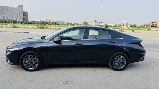 Hyundai Elantra 2025