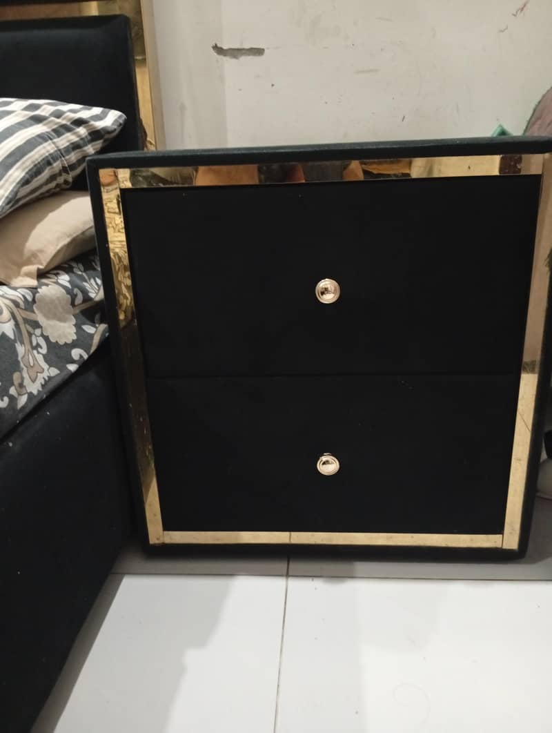 bed and side tables 3