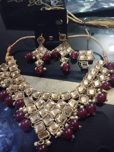 Cooker set with earrings bindiya