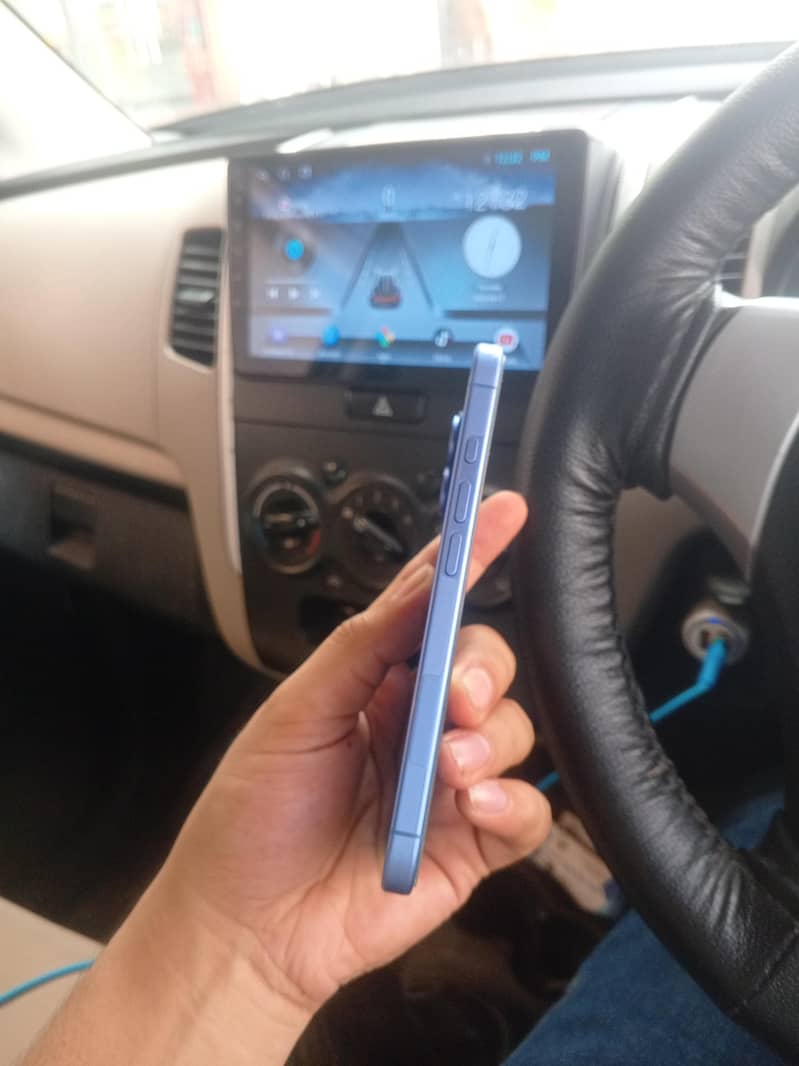 Apple iPhone 16 3