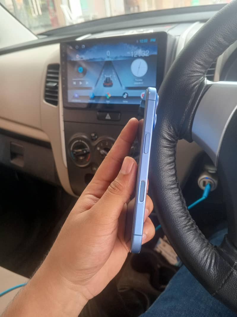 Apple iPhone 16 4
