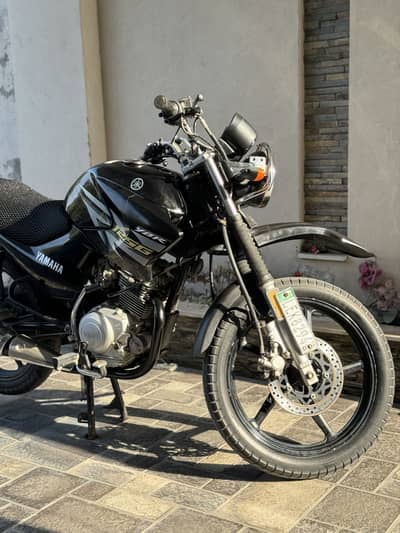 YBR 125g 2018 model black color
