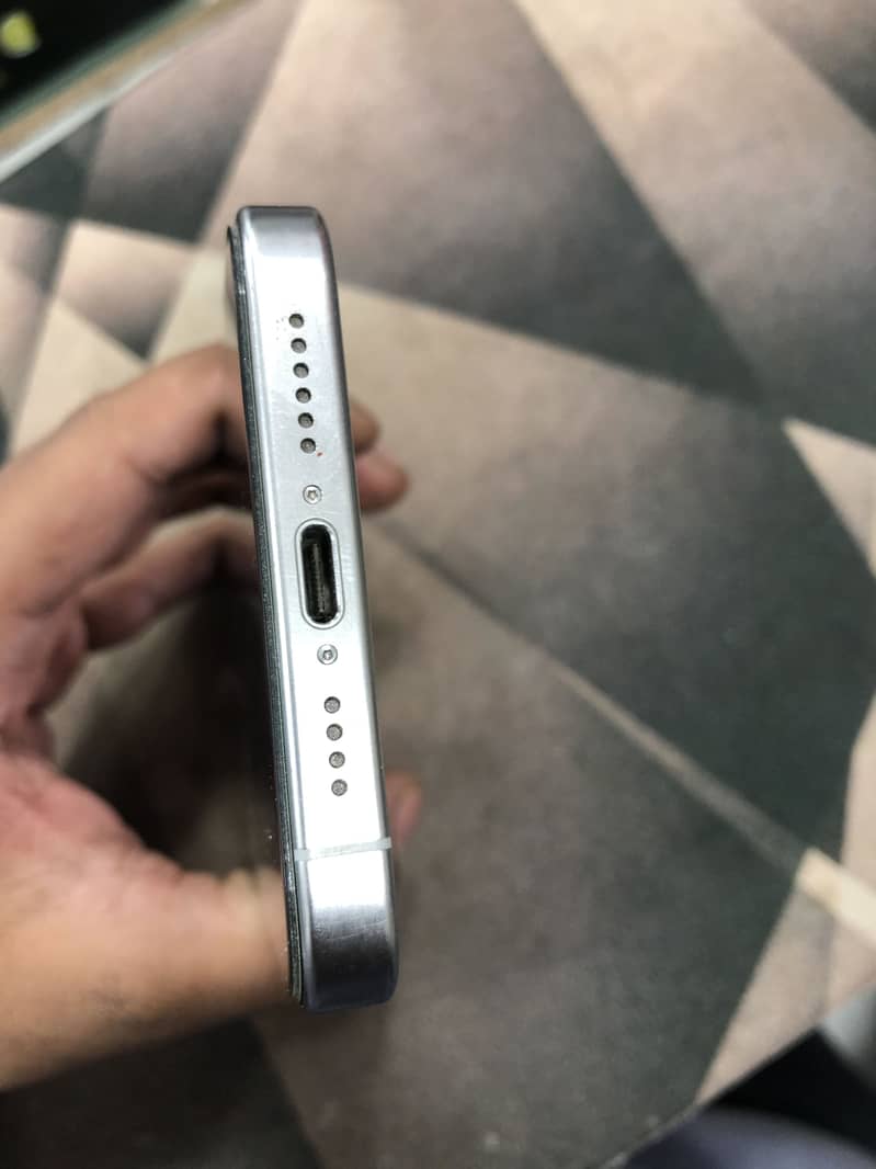 Apple iPhone 15 Pro Max 3
