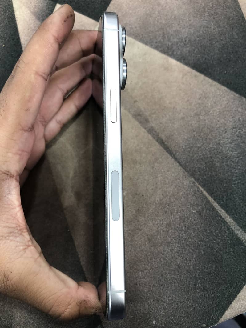 Apple iPhone 15 Pro Max 4