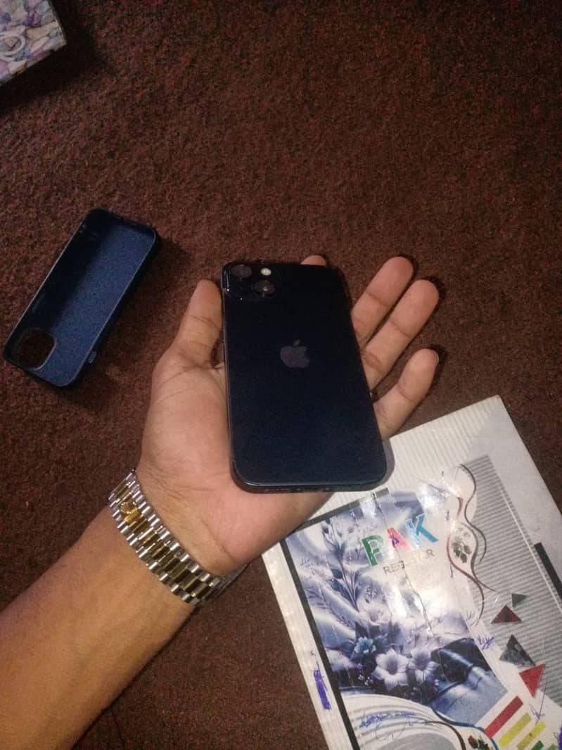 Apple iPhone 13 4