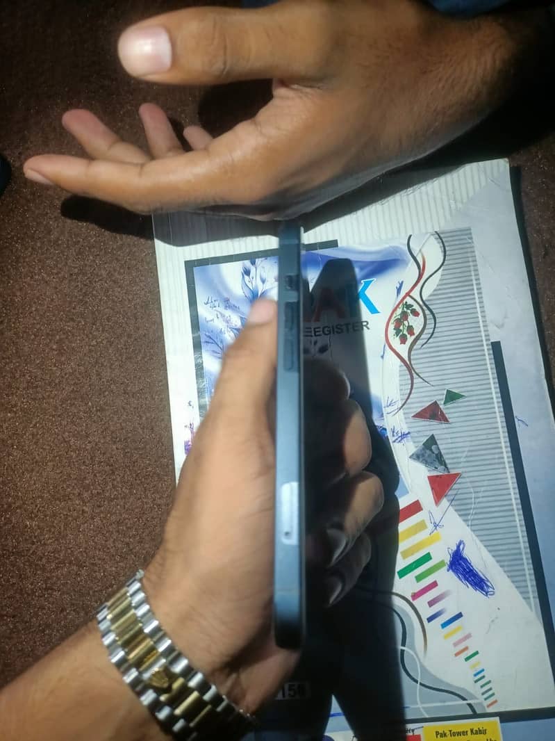 Apple iPhone 13 7