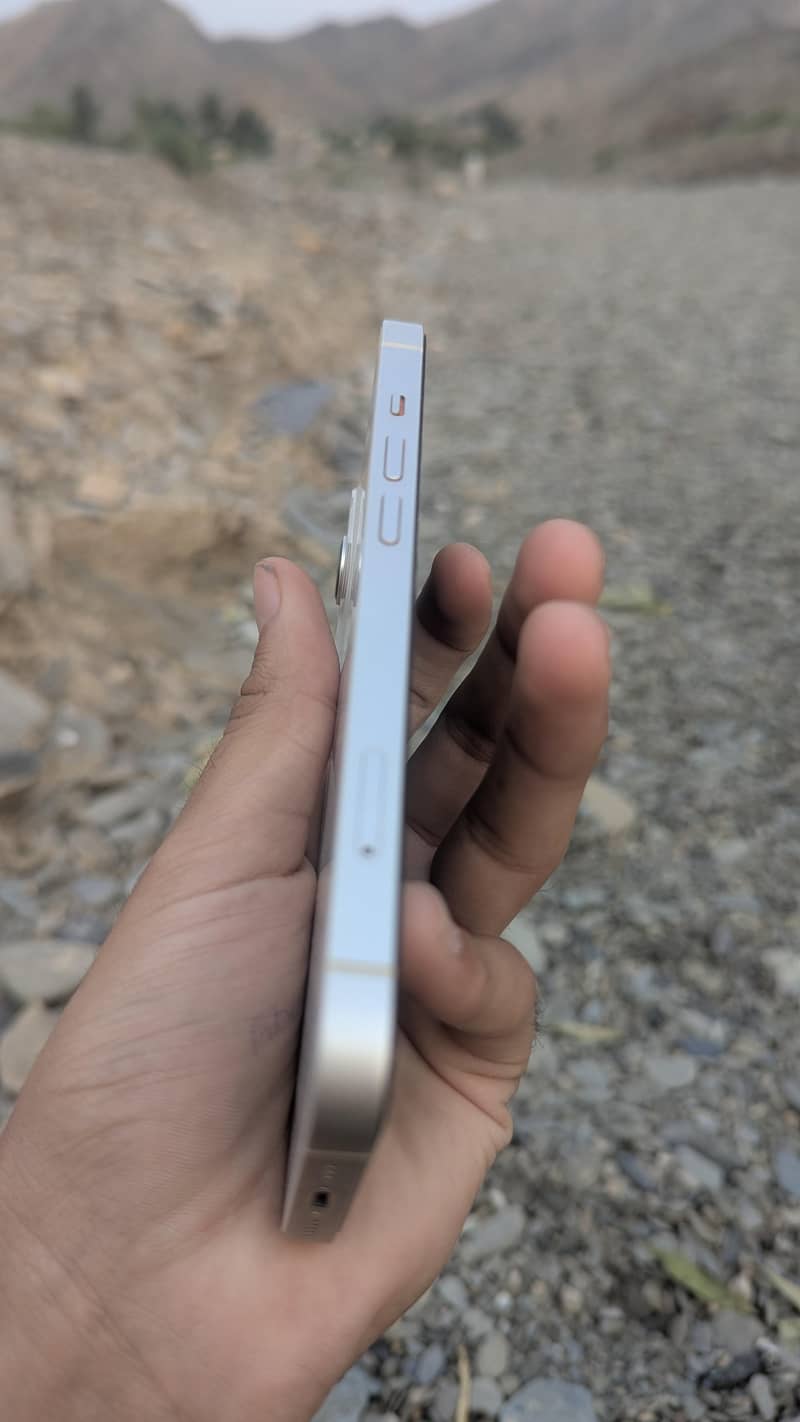 Apple iPhone 13 2