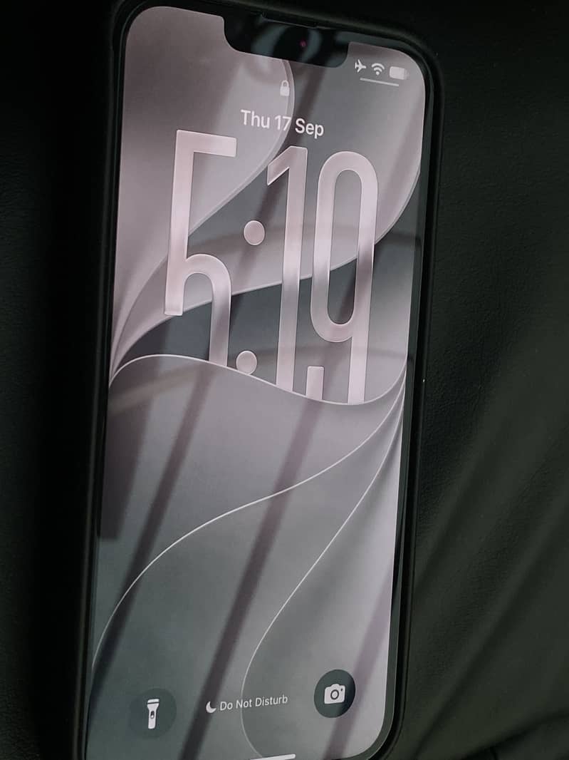 Apple iPhone 16e 1
