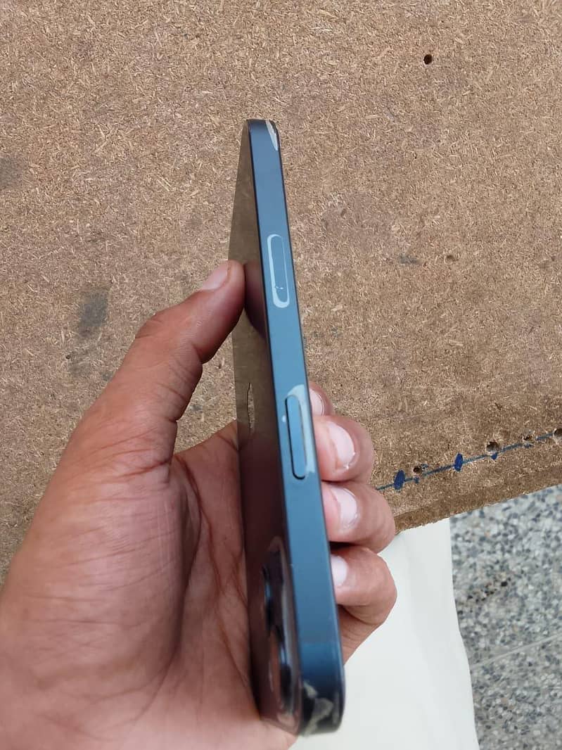 Apple iPhone 13 3