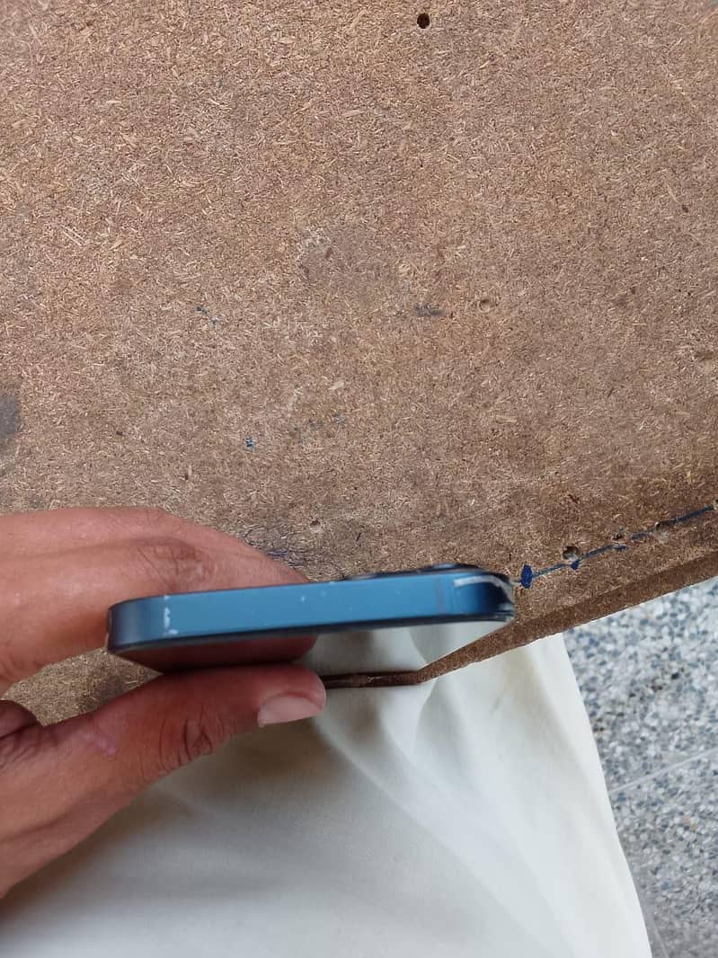 Apple iPhone 13 4