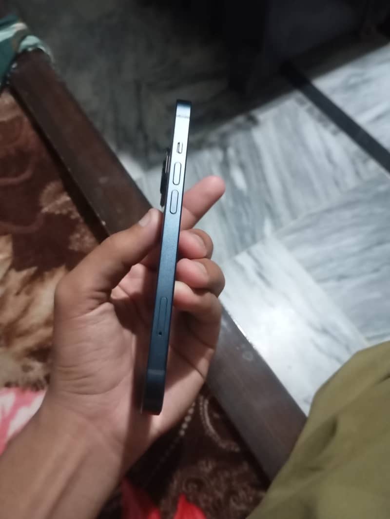 Apple iPhone 13 1