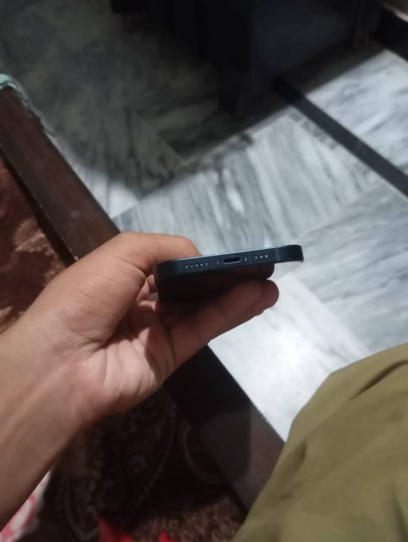 Apple iPhone 13 2