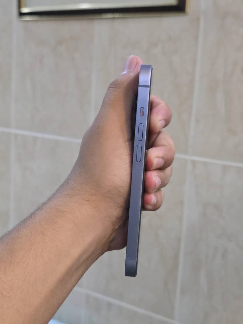 Apple iPhone 14 4