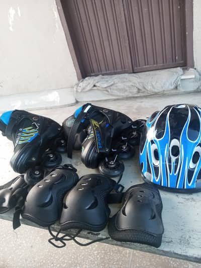 4 wheeler skates shoes with safety helment