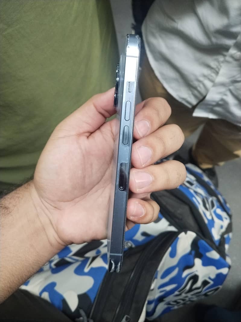 Apple iPhone 13 Pro 4