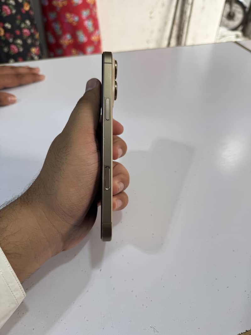 iPhone 16 pro max 2