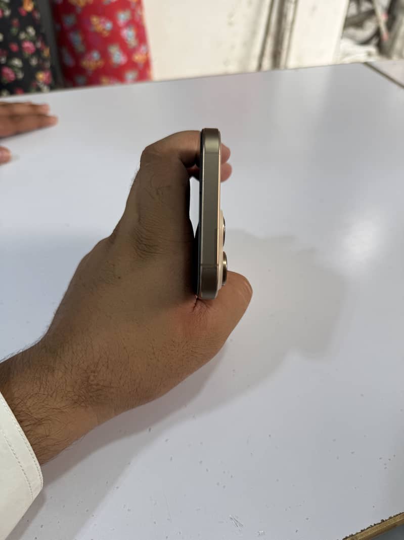 iPhone 16 pro max 3