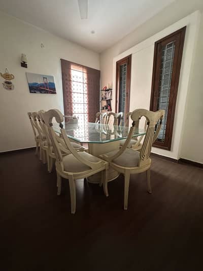 White dinning table
