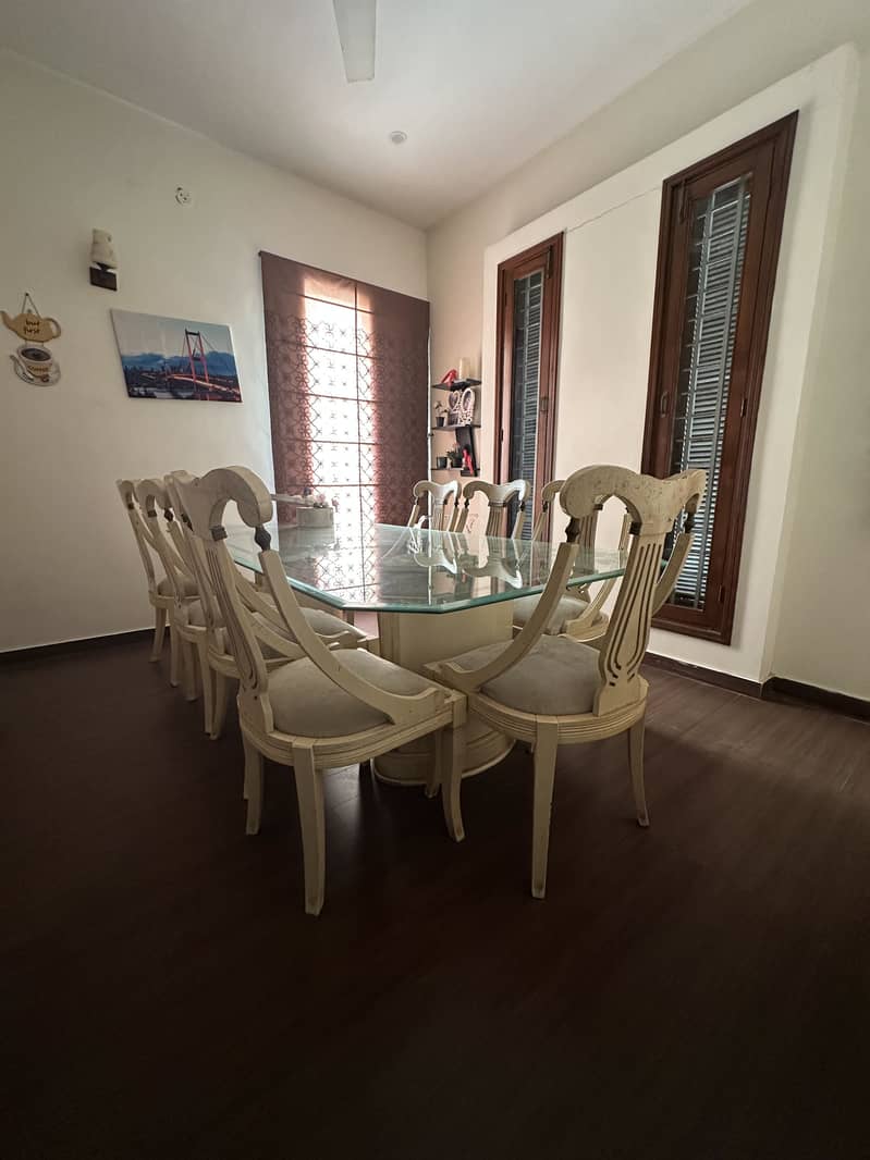 White dinning table 0