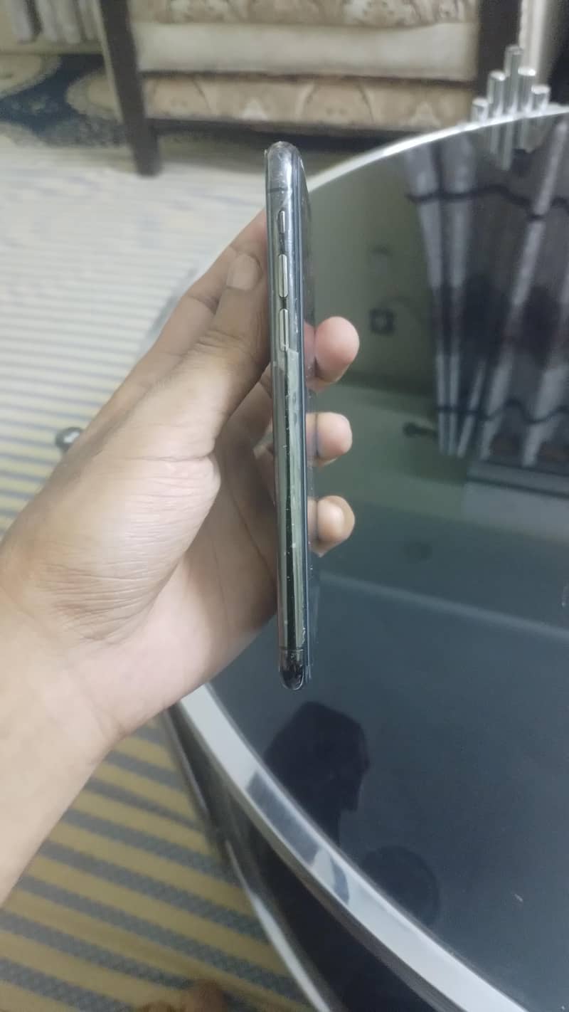 Apple iPhone Xs 2