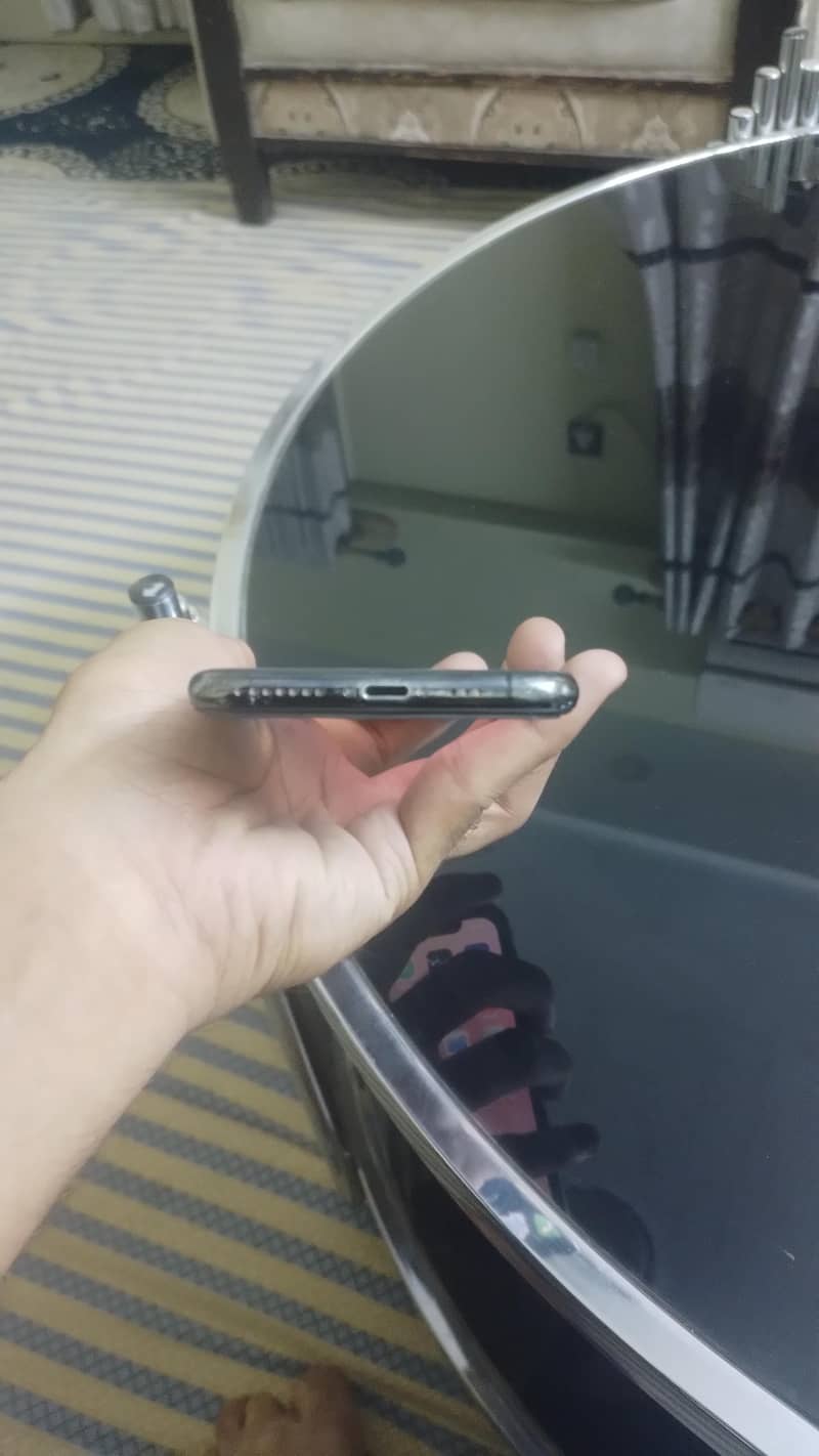 Apple iPhone Xs 3