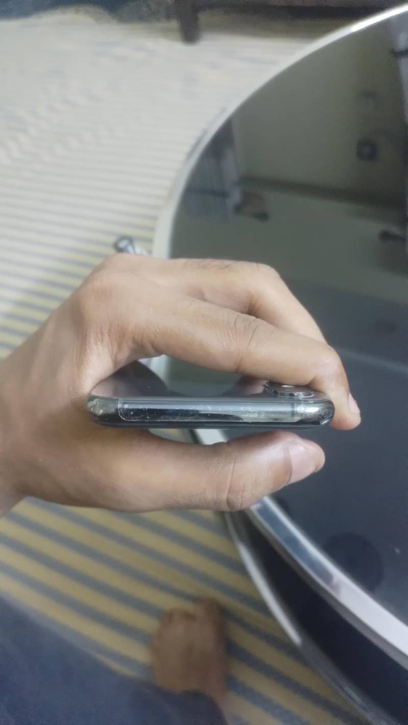 Apple iPhone Xs 4
