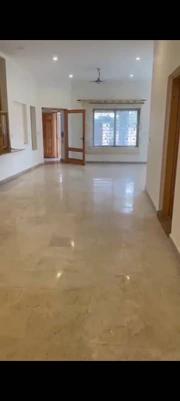 1.5 Kanal 3 bed Lower Portion Sperate For Rent Close To DHA Raya in DHA Phase 7 Z1 Block Lahore