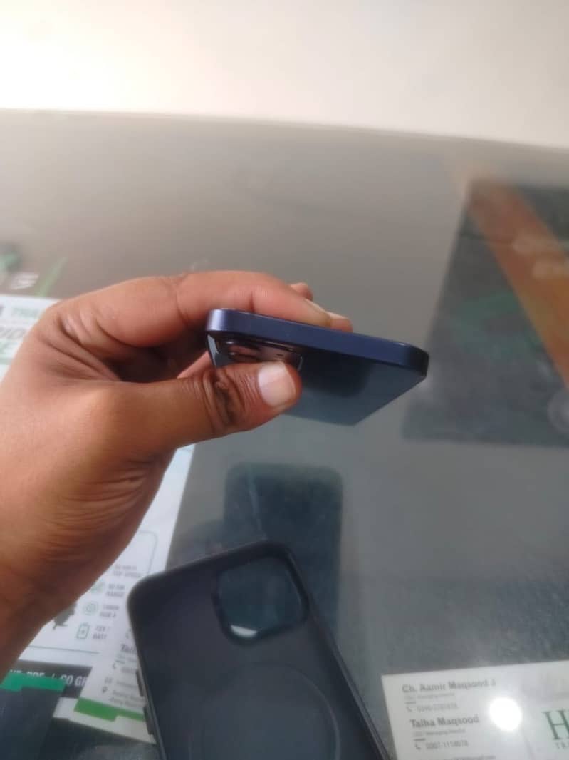 Apple iPhone 12 2