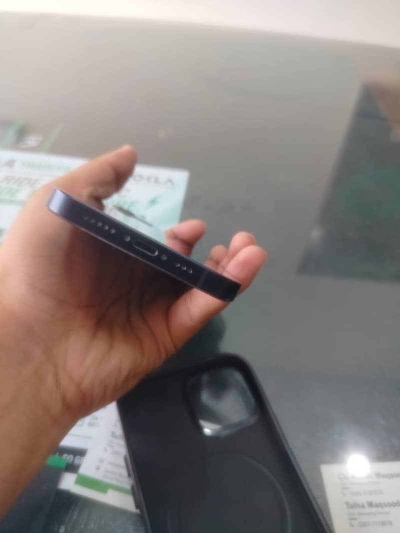 Apple iPhone 12 4