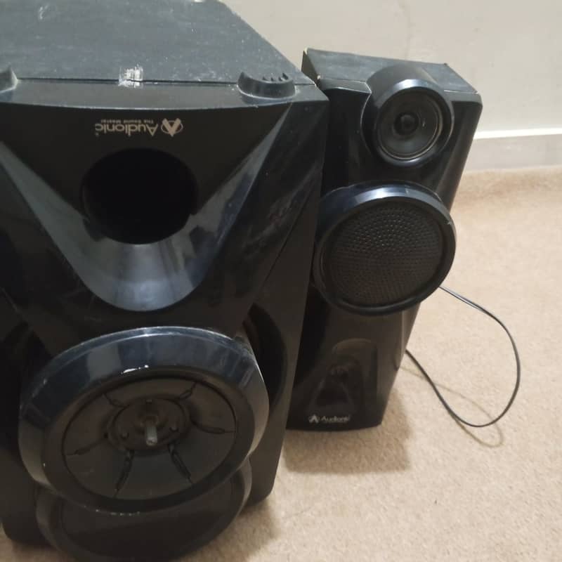 speakers 0