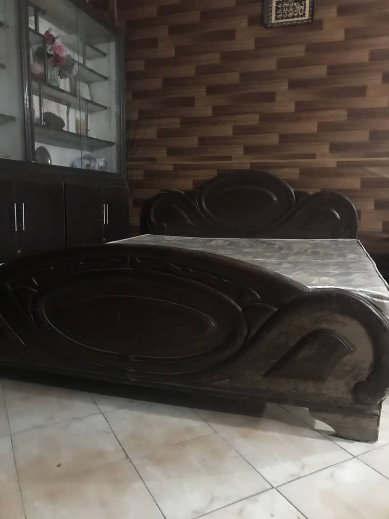 Large bed 0