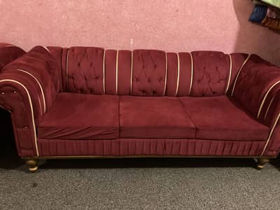 Sofa in good condition colour mahroon