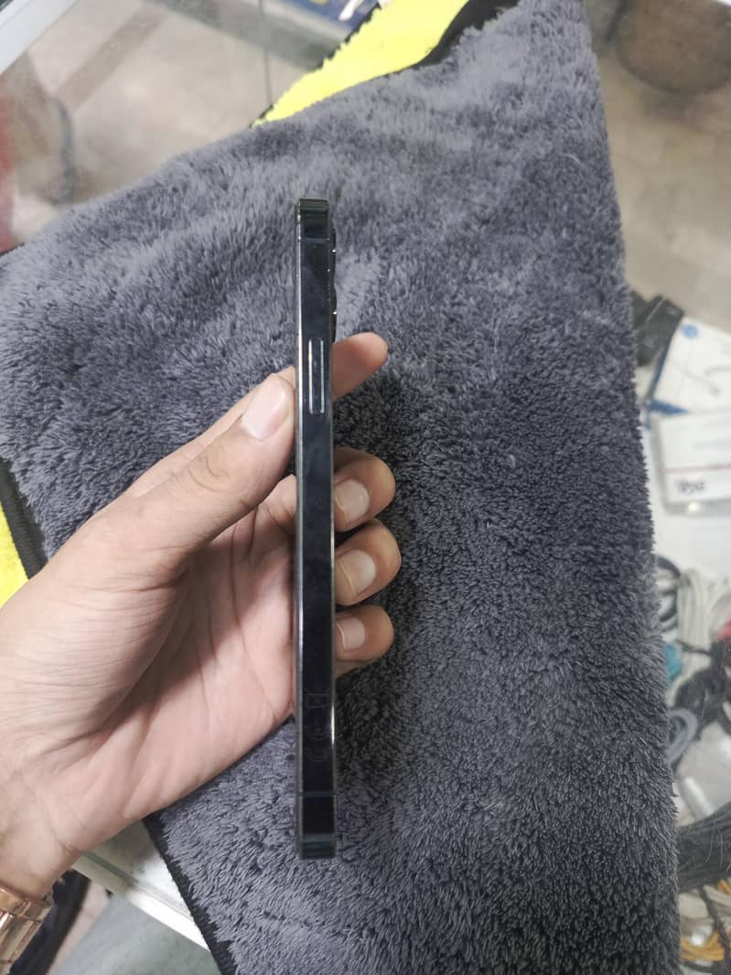Apple iPhone 12 Pro 2
