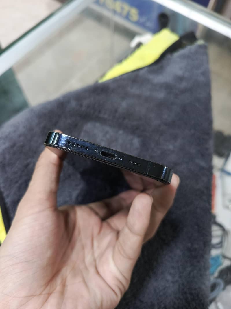 Apple iPhone 12 Pro 4