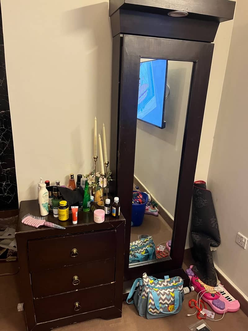 bed with dressing n side table 0