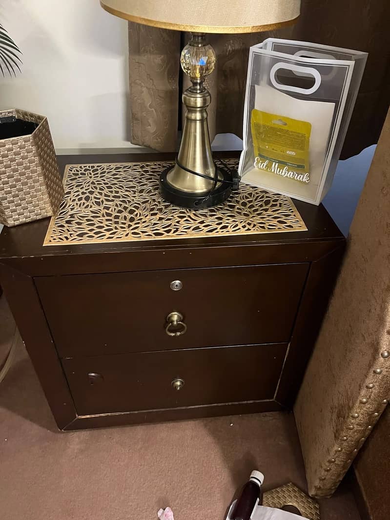 bed with dressing n side table 3