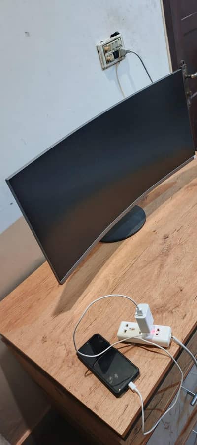 Samsung LC34H892W – 34" Curved LCD Resolution: 3440 × 1440