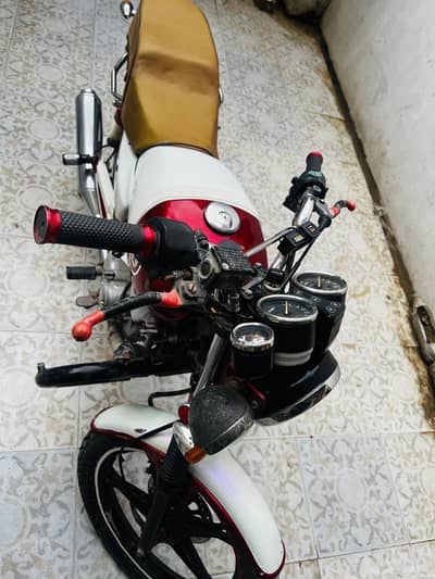 Suzuki GS 150 - 2015