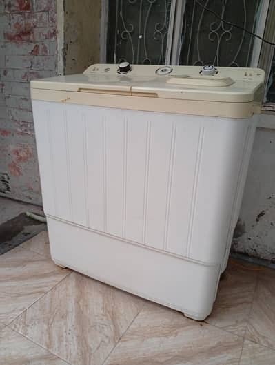 Semi-automatic Washing Maschine . please WhatsApp on given mobile
