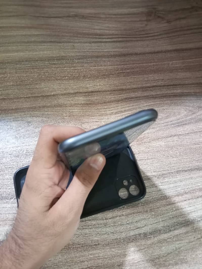 Apple iPhone 11 3
