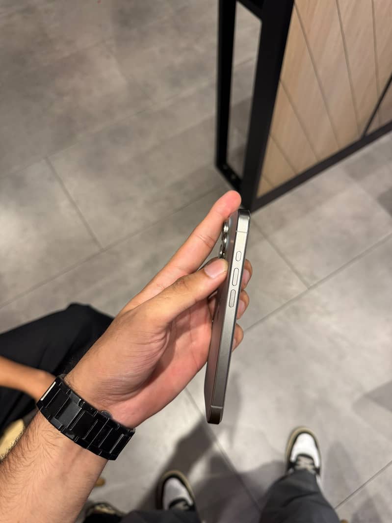 iPhone 15 Pro 4