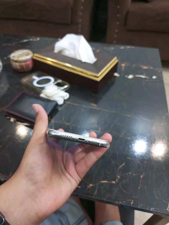 Apple iPhone 11 Pro 4