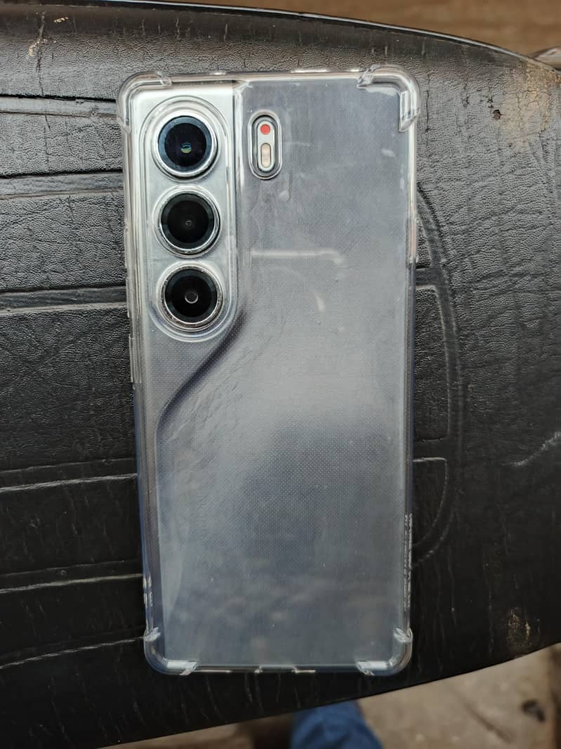 Tecno CAMON 40 Pro 10/10 1