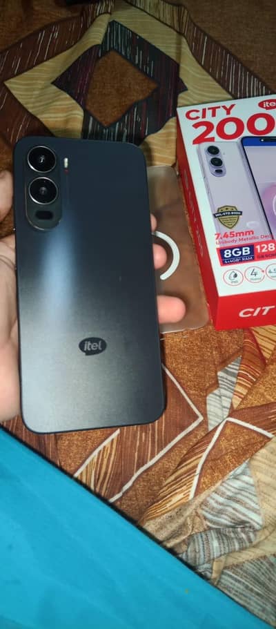 itel city 200 12 GB ram ( 4+8 extended) memory 128GB condition 10/10