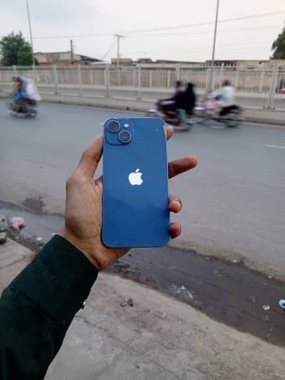 Apple iPhone 13